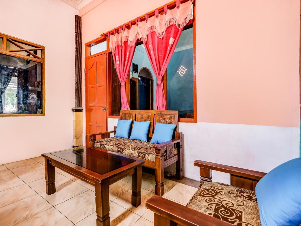 Oyo 90051 Guest House Parangtritis Esterno foto