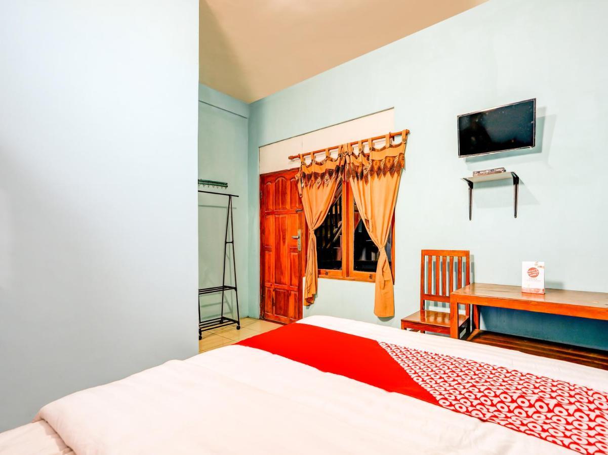 Oyo 90051 Guest House Parangtritis Esterno foto