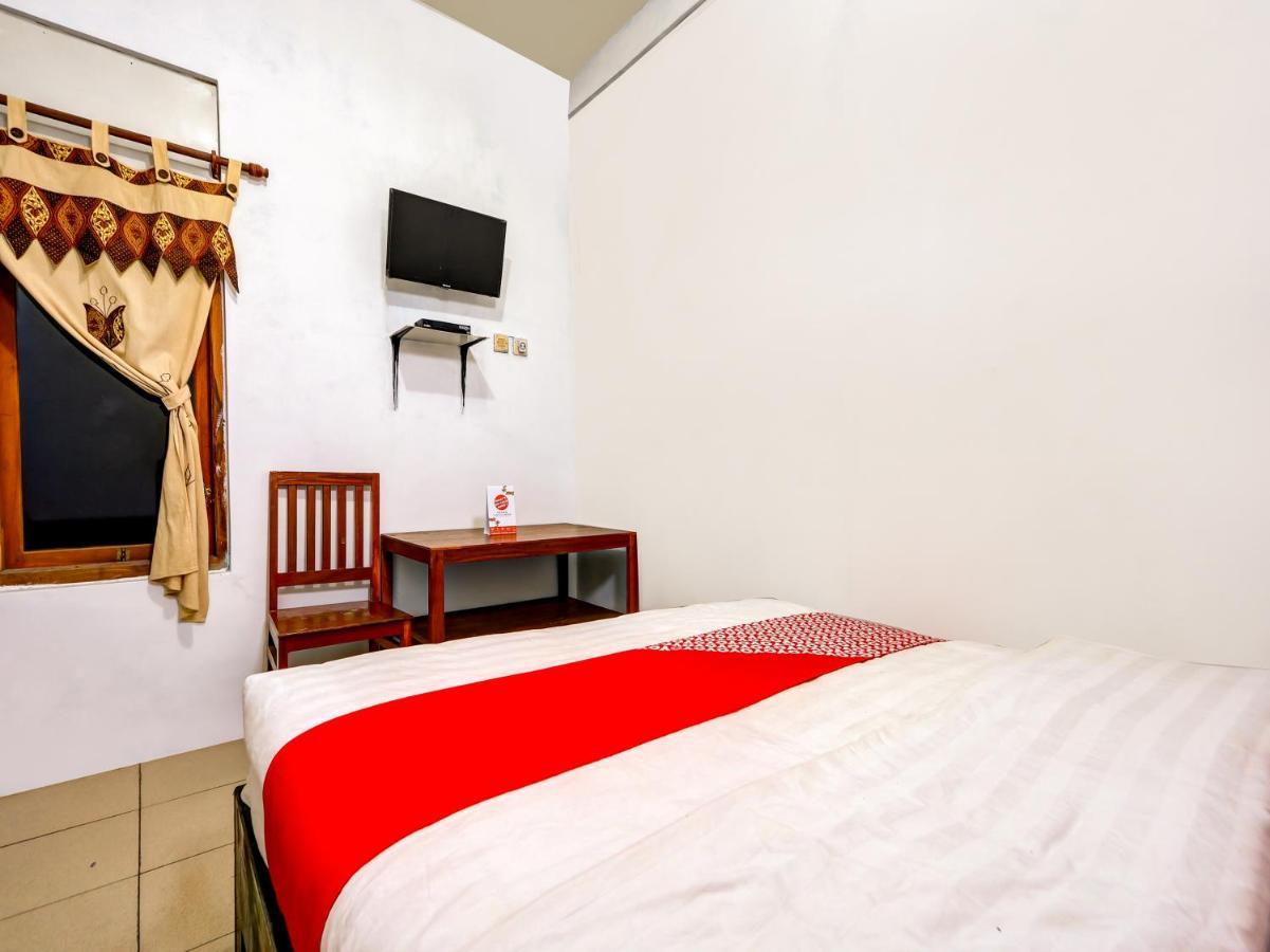 Oyo 90051 Guest House Parangtritis Esterno foto