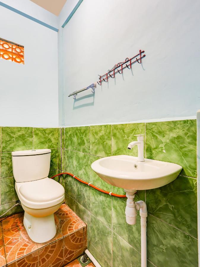 Oyo 90051 Guest House Parangtritis Esterno foto