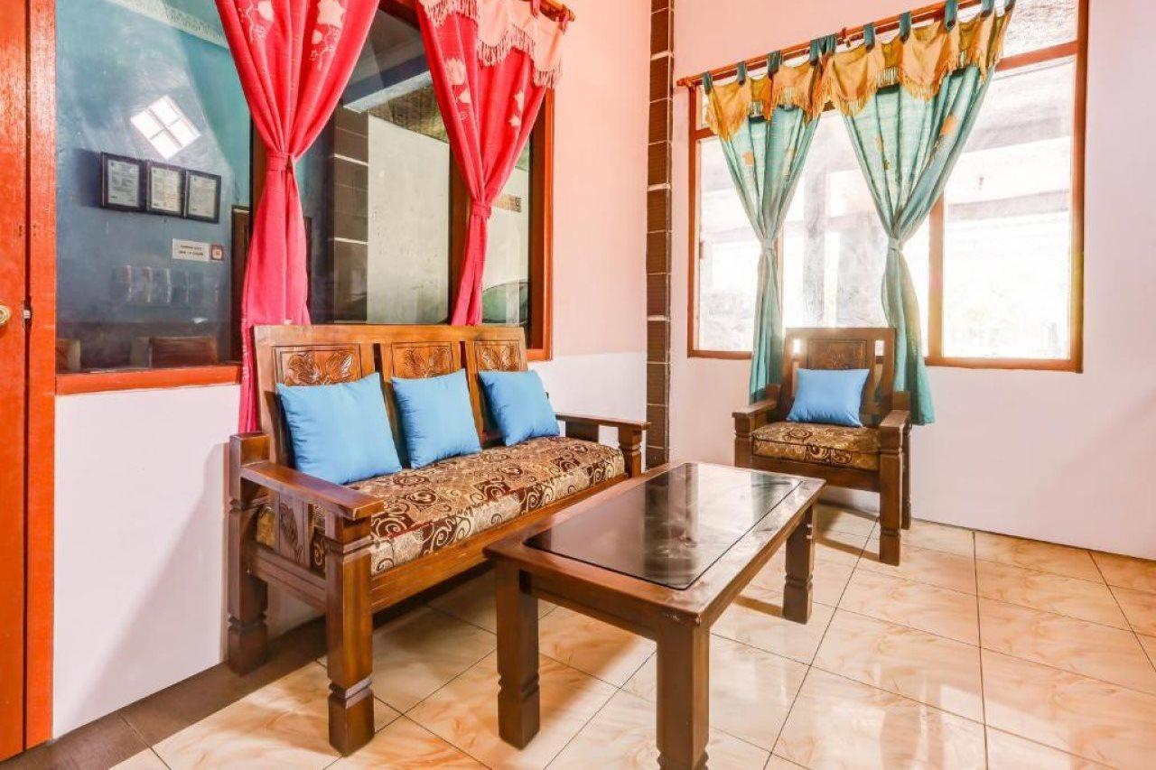 Oyo 90051 Guest House Parangtritis Esterno foto