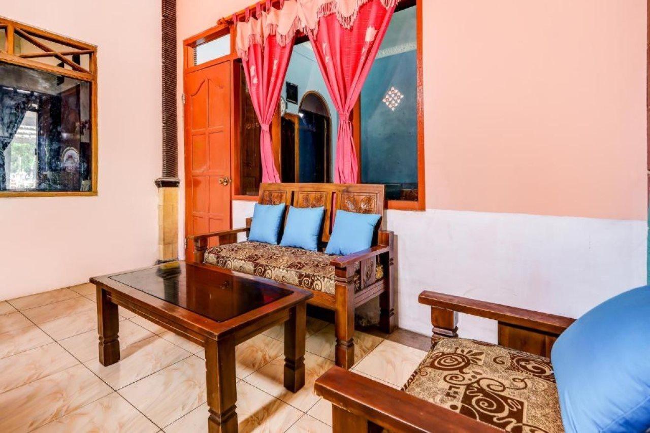 Oyo 90051 Guest House Parangtritis Esterno foto